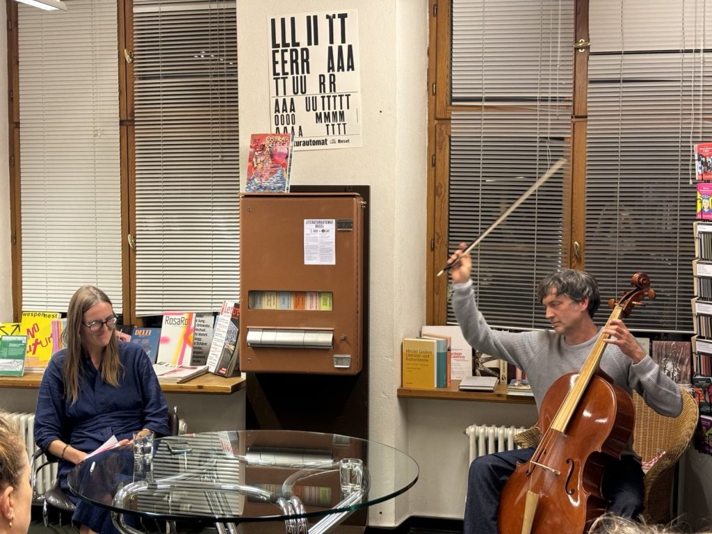 Begegnungen: Buchvernissage und Lesungen von "Sand im Wasserglas"